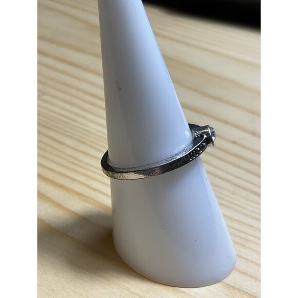 Silver Band Ring With Center Clear Gemstone & Accent Details - Picture 2 of 4